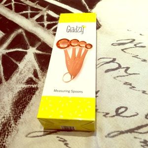 Rose gold measuring spoons